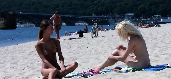 amateur,babe,beach,hidden camera,nudist,outdoor,secretly,voyeur,